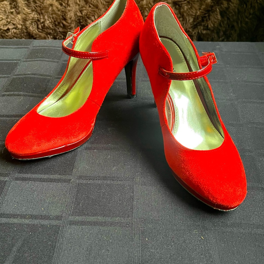 Red suede pump, size 6, by Alfani, with a 1/4” platform and 4” heel